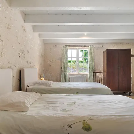 Dependance Du Chateau De La Beauze 別荘 *